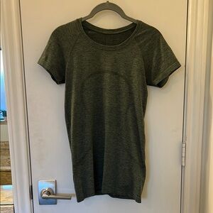 Lulu Lemon swiftly Women Green Athletic Top